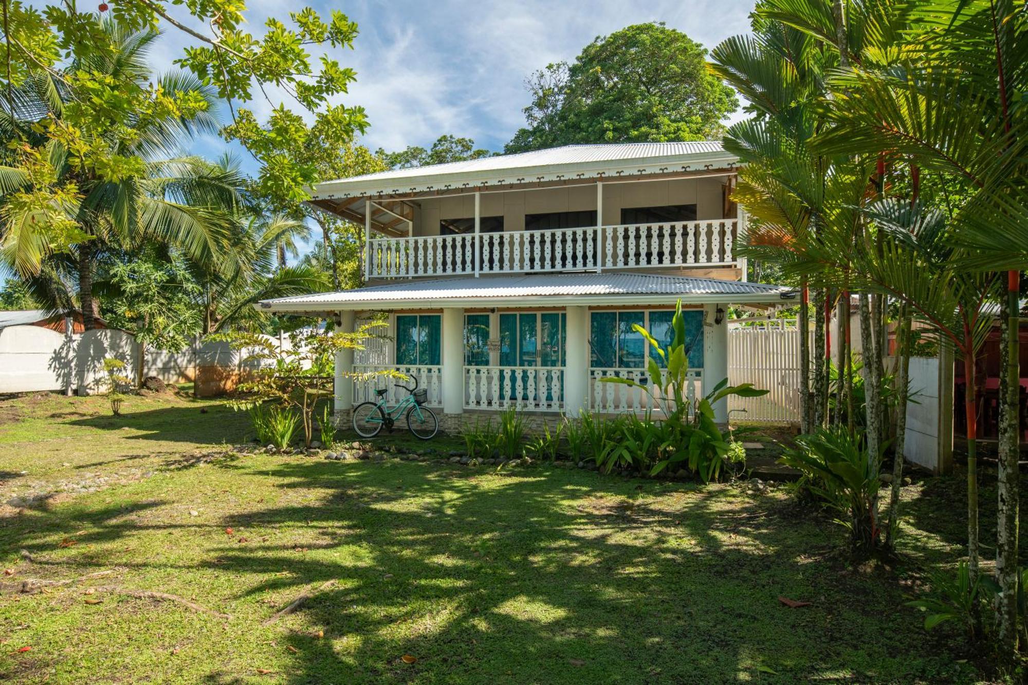 Casa Blanca Beachfront House With Shared Pool Access Pangea Lodge มันซานีโย ภายนอก รูปภาพ