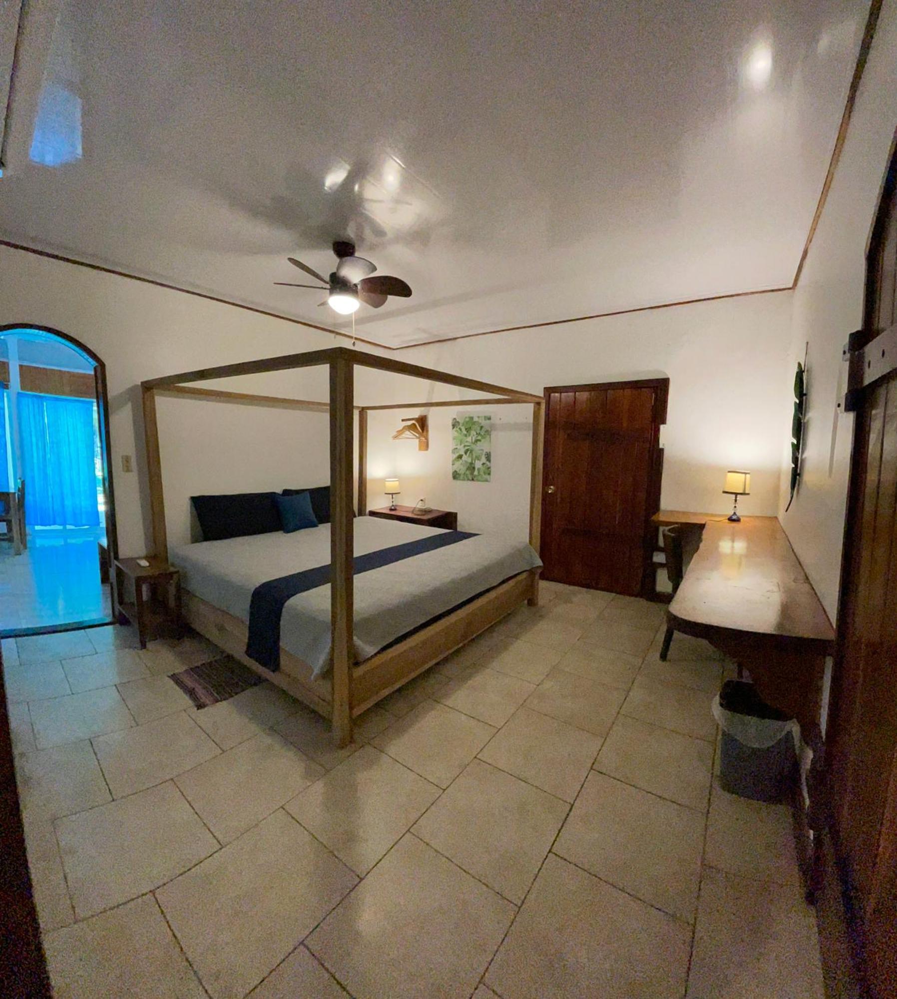Casa Blanca Beachfront House With Shared Pool Access Pangea Lodge มันซานีโย ภายนอก รูปภาพ